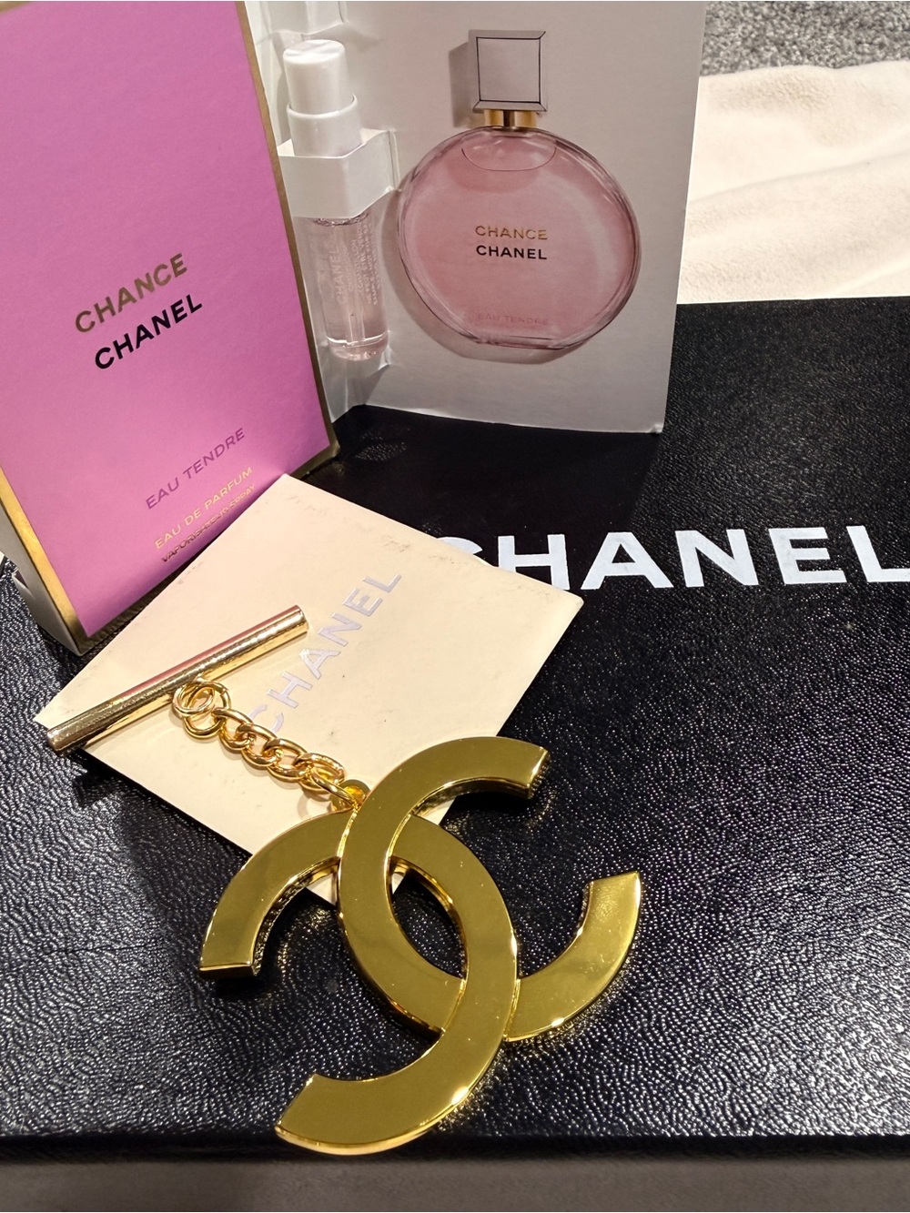 Chanel perfume samples 1.5ml Chanel Essence. Chance Chanel keychain charm free - Picture 2 of 4